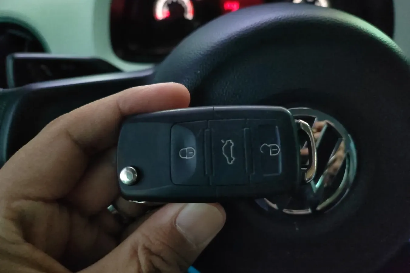 2015 Volkswagen up! 1.0L 75HP L3 5AMT,autocango,china used car exporter,china ev exporter,chinese used car exporter,chinese used ev exporter