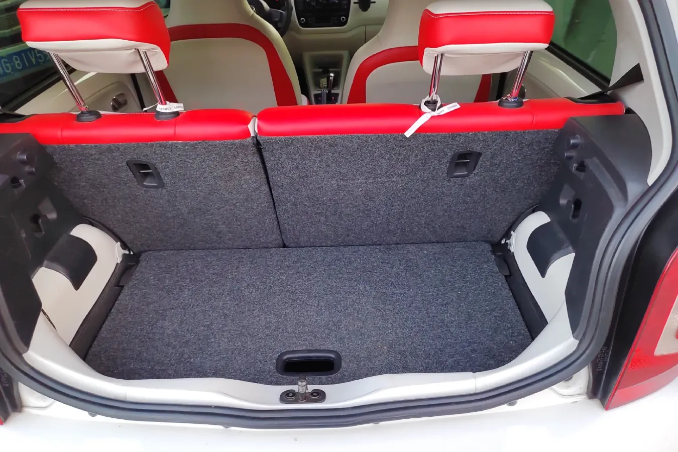 2015 Volkswagen up! 1.0L 75HP L3 5AMT,autocango,china used car exporter,china ev exporter,chinese used car exporter,chinese used ev exporter