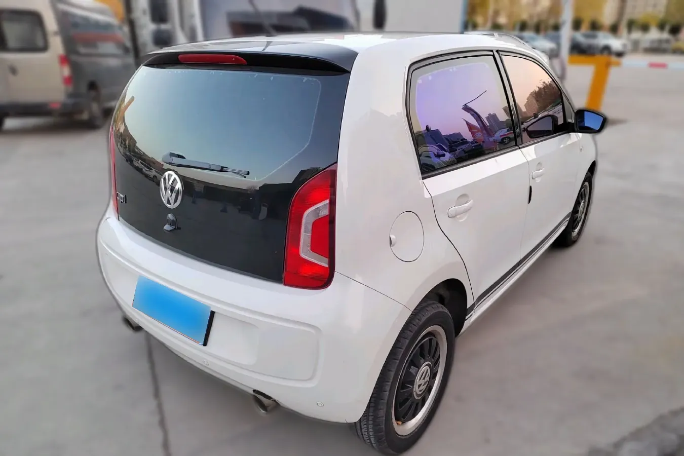 2015 Volkswagen up! 1.0L 75HP L3 5AMT,autocango,china used car exporter,china ev exporter,chinese used car exporter,chinese used ev exporter