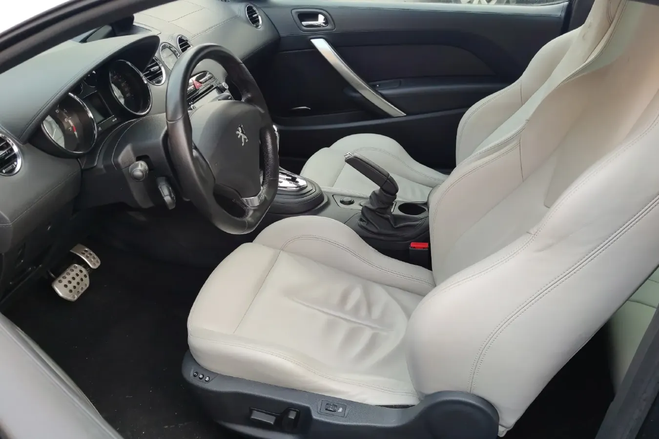 2011 Peugeot RCZ 1.6T 156HP L4 6AT,autocango,china used car exporter,china ev exporter,chinese used car exporter,chinese used ev exporter