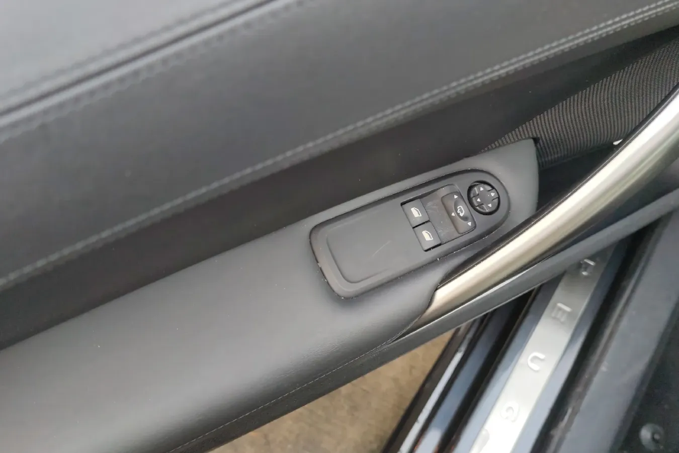 2011 Peugeot RCZ 1.6T 156HP L4 6AT,autocango,china used car exporter,china ev exporter,chinese used car exporter,chinese used ev exporter