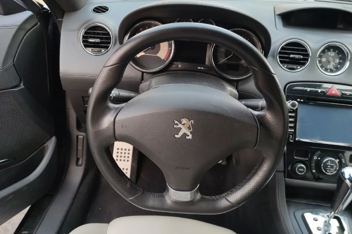 2011 Peugeot RCZ 1.6T 156HP L4 6AT,autocango,china used car exporter,china ev exporter,chinese used car exporter,chinese used ev exporter