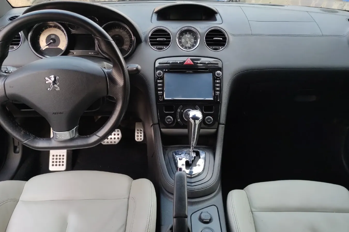 2011 Peugeot RCZ 1.6T 156HP L4 6AT,autocango,china used car exporter,china ev exporter,chinese used car exporter,chinese used ev exporter