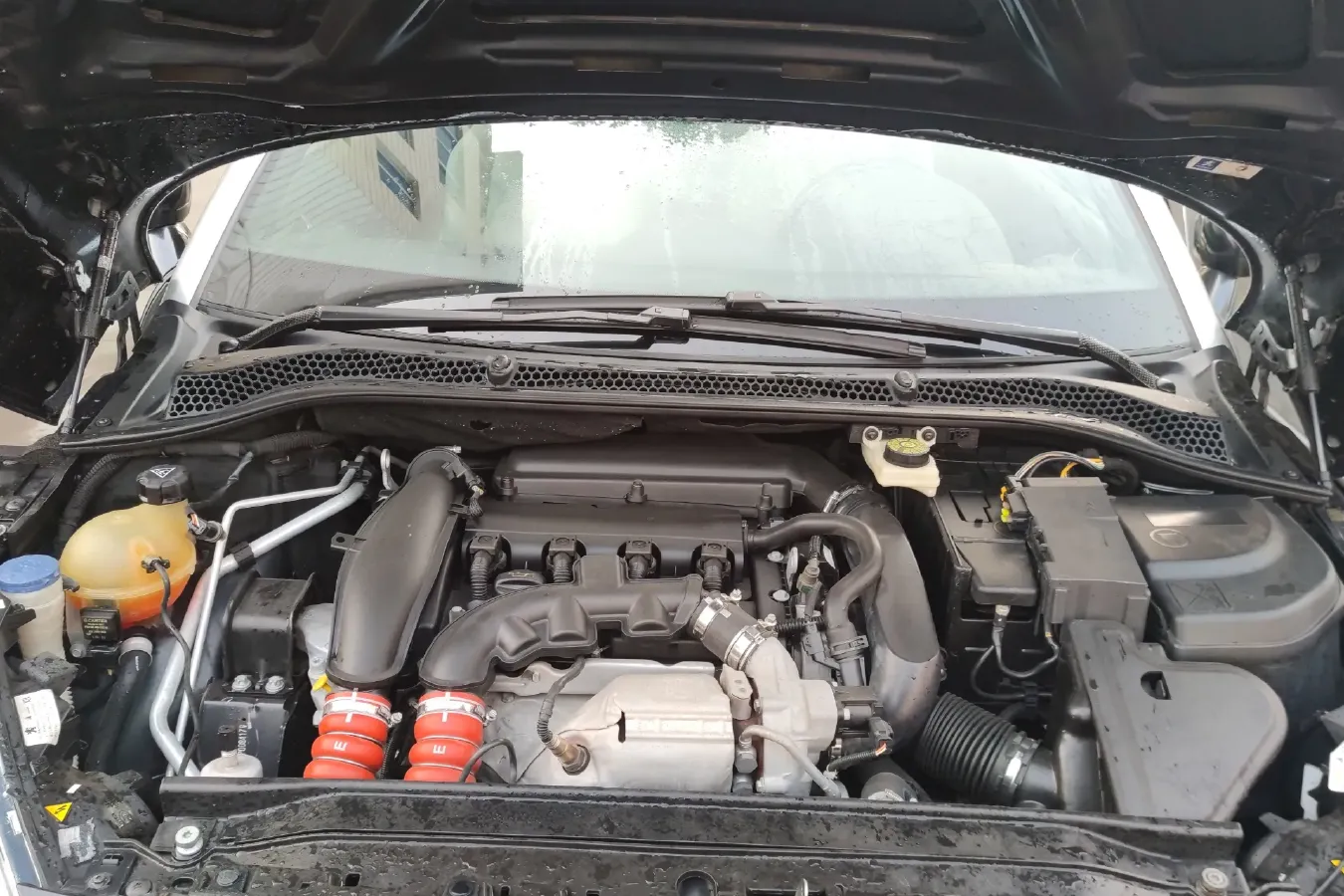 2011 Peugeot RCZ 1.6T 156HP L4 6AT,autocango,china used car exporter,china ev exporter,chinese used car exporter,chinese used ev exporter