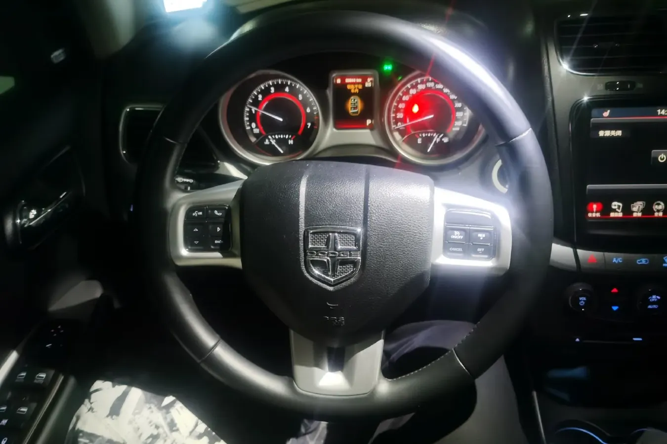 2013 Dodge JCUV 2.4L 170HP L4 6AT,autocango,china used car exporter,china ev exporter,chinese used car exporter,chinese used ev exporter