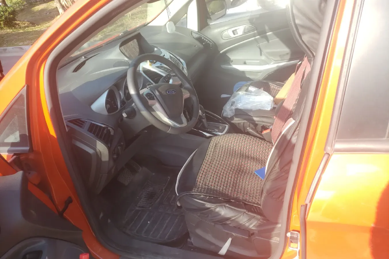 2013 Ford EcoSport 1.5L 110HP L4 6DCT,autocango,china used car exporter,china ev exporter,chinese used car exporter,chinese used ev exporter