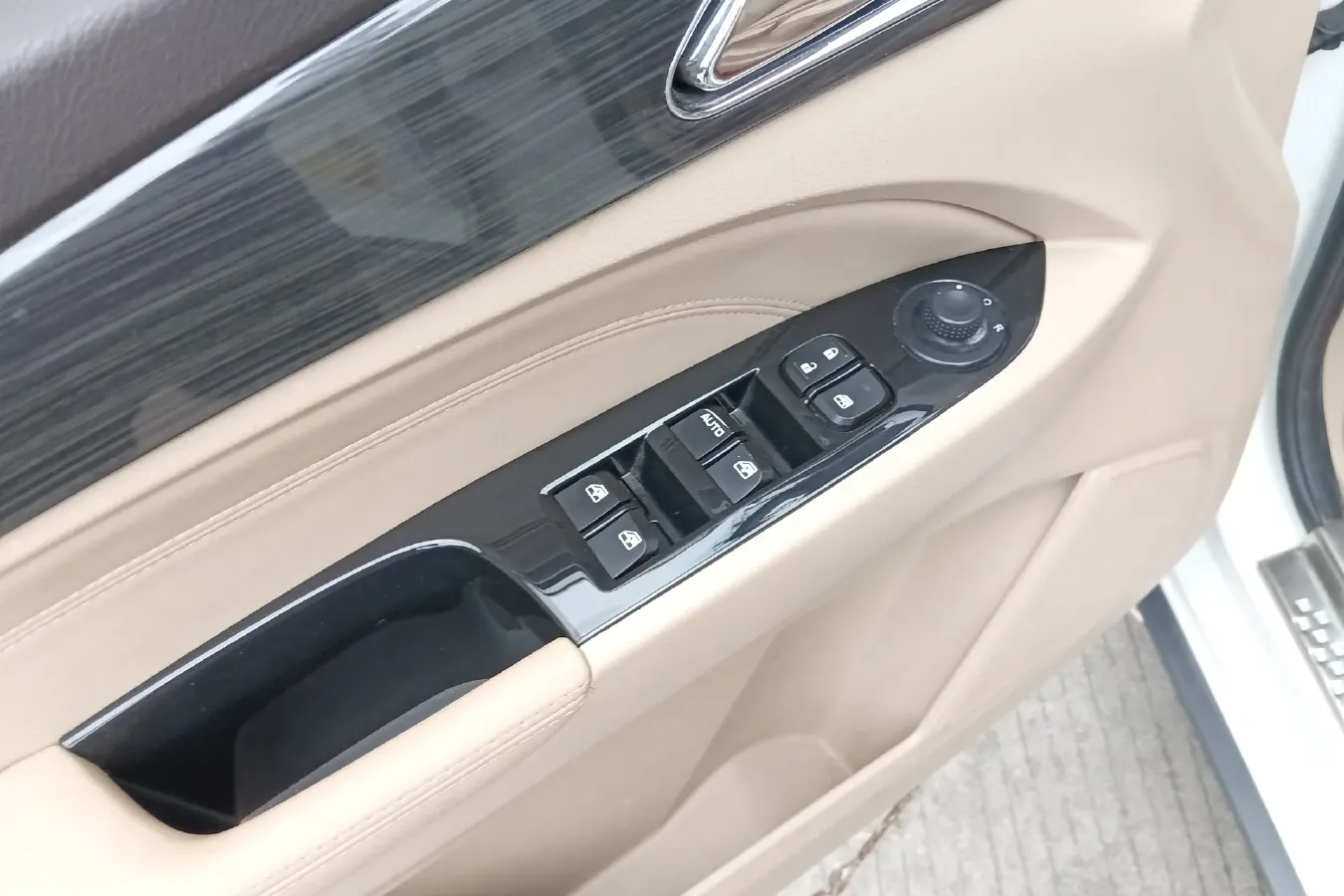 2016 BaoJun 730 1.5L 112HP L4 5MT,autocango,china used car exporter,china ev exporter,chinese used car exporter,chinese used ev exporter