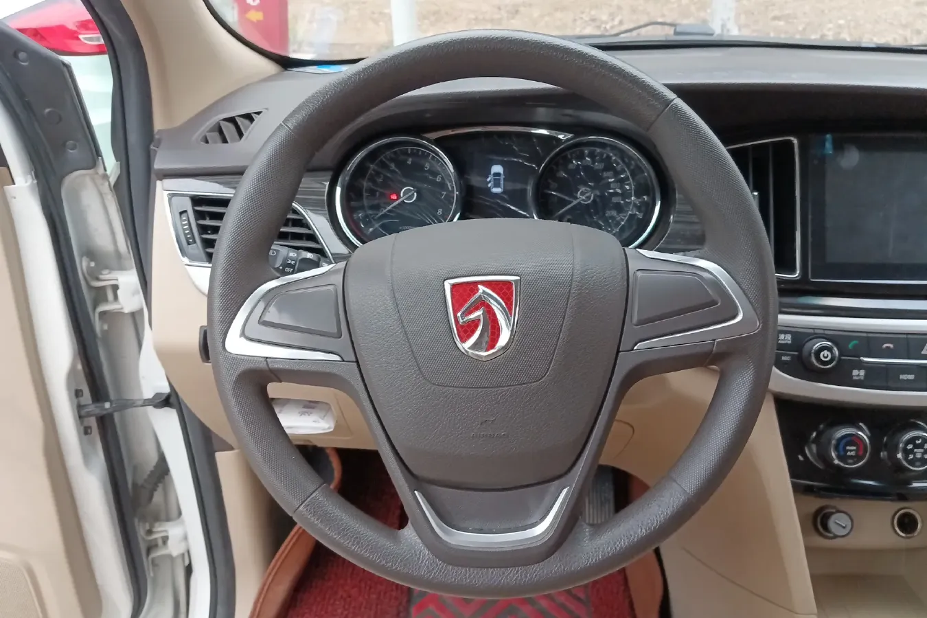 2016 BaoJun 730 1.5L 112HP L4 5MT,autocango,china used car exporter,china ev exporter,chinese used car exporter,chinese used ev exporter