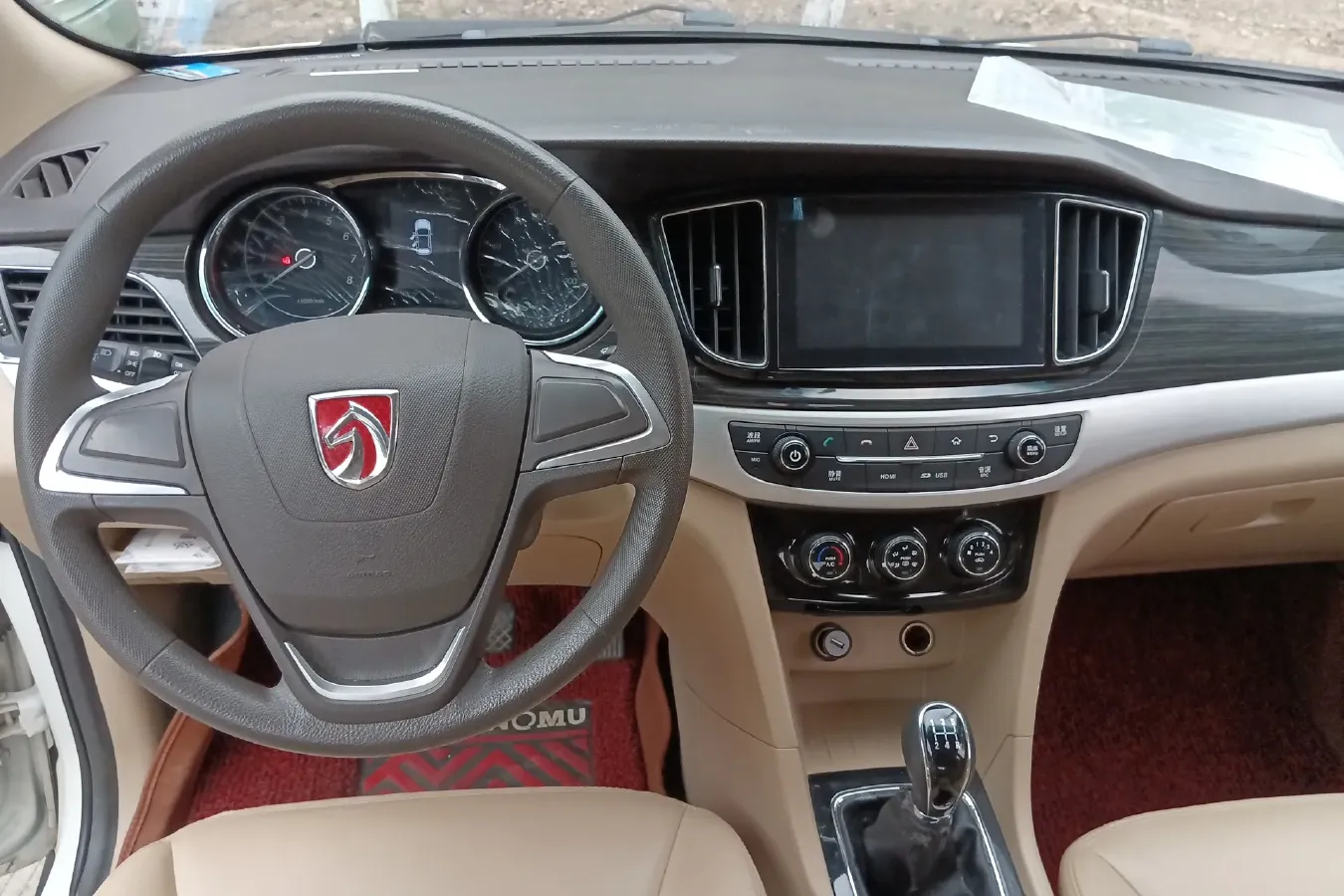 2016 BaoJun 730 1.5L 112HP L4 5MT,autocango,china used car exporter,china ev exporter,chinese used car exporter,chinese used ev exporter