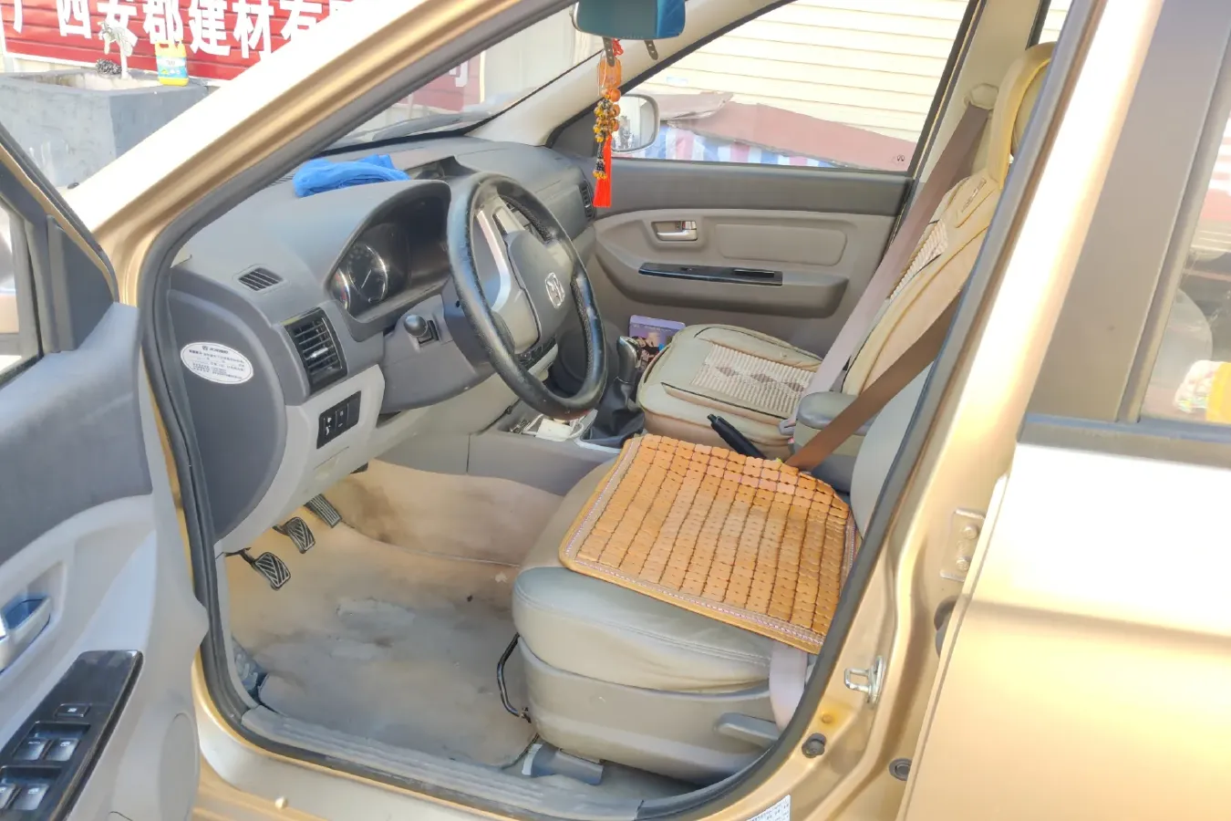 2014 BAIC WeiWang M20 1.5L 116HP L4 5MT,autocango,china used car exporter,china ev exporter,chinese used car exporter,chinese used ev exporter