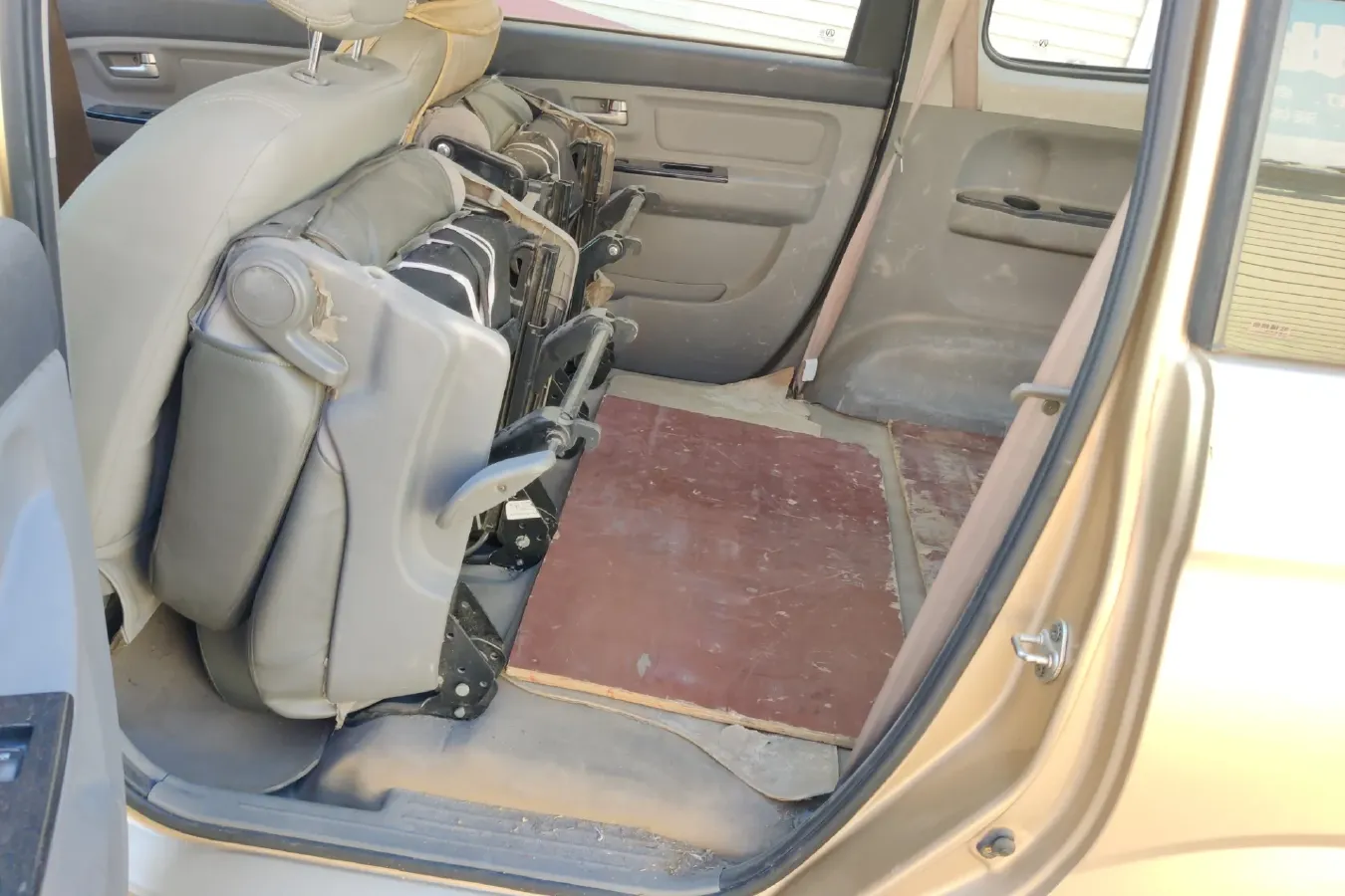 2014 BAIC WeiWang M20 1.5L 116HP L4 5MT,autocango,china used car exporter,china ev exporter,chinese used car exporter,chinese used ev exporter