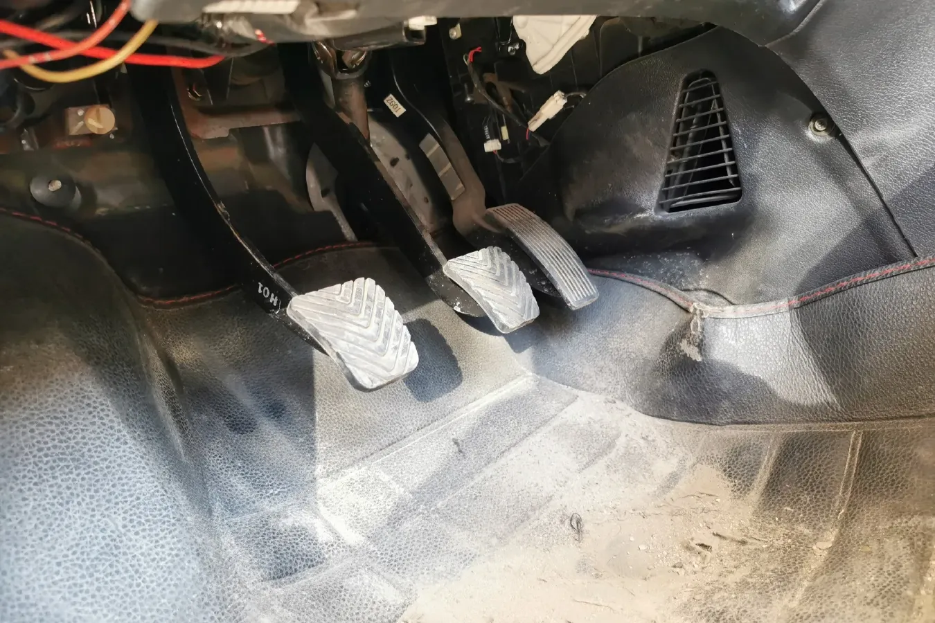 2012 JAC HeYue 1.5L 113HP L4 5MT,autocango,china used car exporter,china ev exporter,chinese used car exporter,chinese used ev exporter