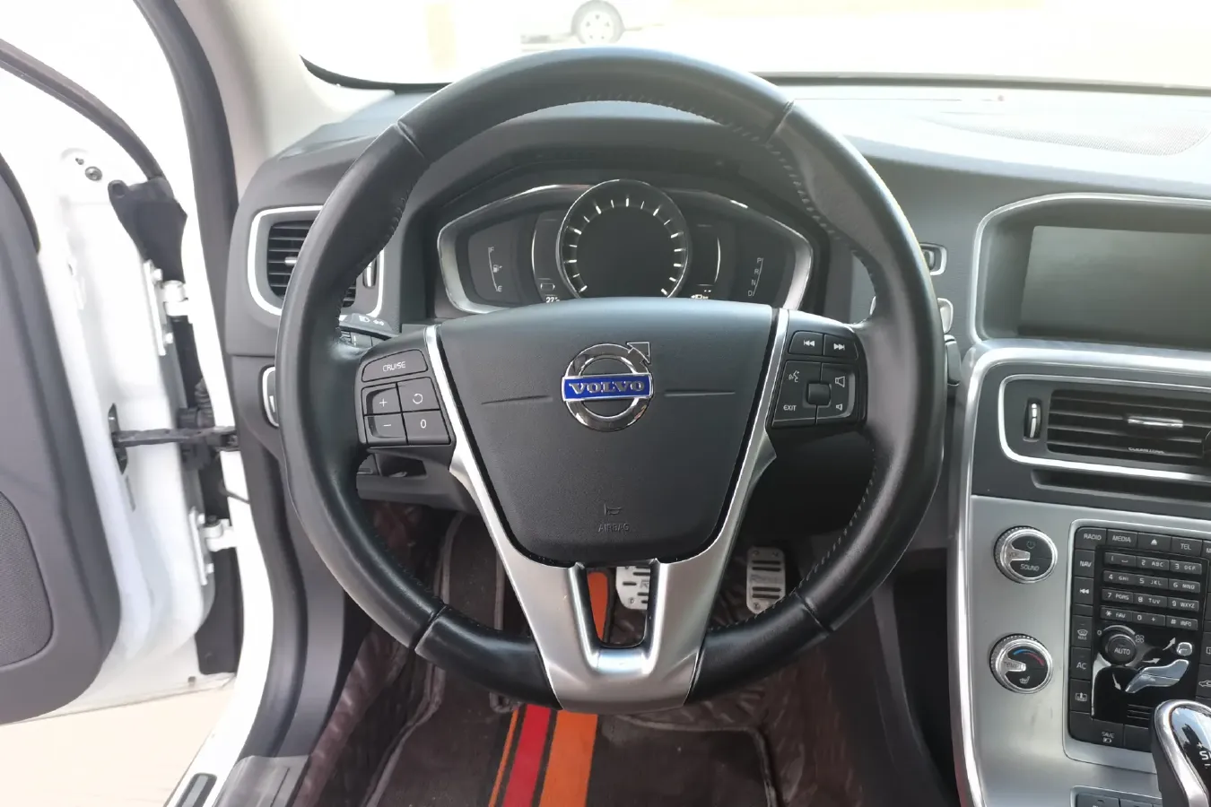 2015 Volvo S60 2.0T 238HP L4 8AT PHEV 11.2KWH,autocango,china used car exporter,china ev exporter,chinese used car exporter,chinese used ev exporter