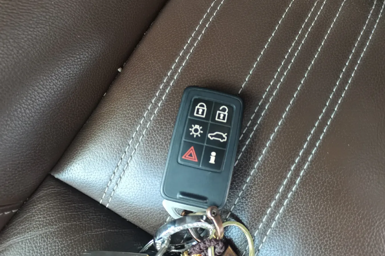 2015 Volvo S60 2.0T 238HP L4 8AT PHEV 11.2KWH,autocango,china used car exporter,china ev exporter,chinese used car exporter,chinese used ev exporter