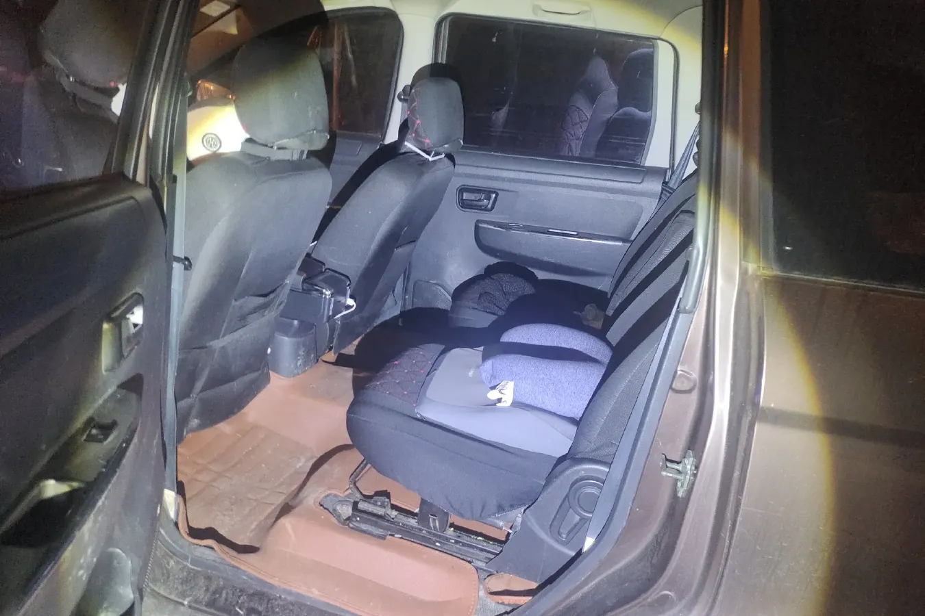 2014 DongFeng Fengon Fengon 330 1.5L 109HP L4 5MT,autocango,china used car exporter,china ev exporter,chinese used car exporter,chinese used ev exporter