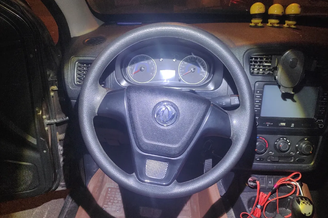 2014 DongFeng Fengon Fengon 330 1.5L 109HP L4 5MT,autocango,china used car exporter,china ev exporter,chinese used car exporter,chinese used ev exporter