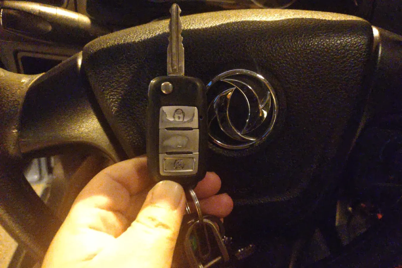 2014 DongFeng Fengon Fengon 330 1.5L 109HP L4 5MT,autocango,china used car exporter,china ev exporter,chinese used car exporter,chinese used ev exporter