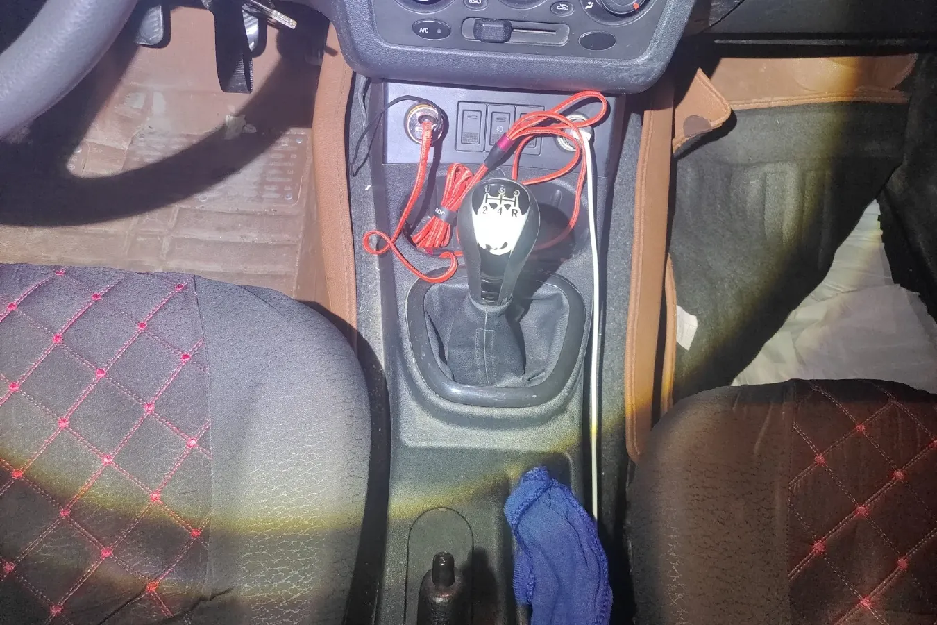 2014 DongFeng Fengon Fengon 330 1.5L 109HP L4 5MT,autocango,china used car exporter,china ev exporter,chinese used car exporter,chinese used ev exporter