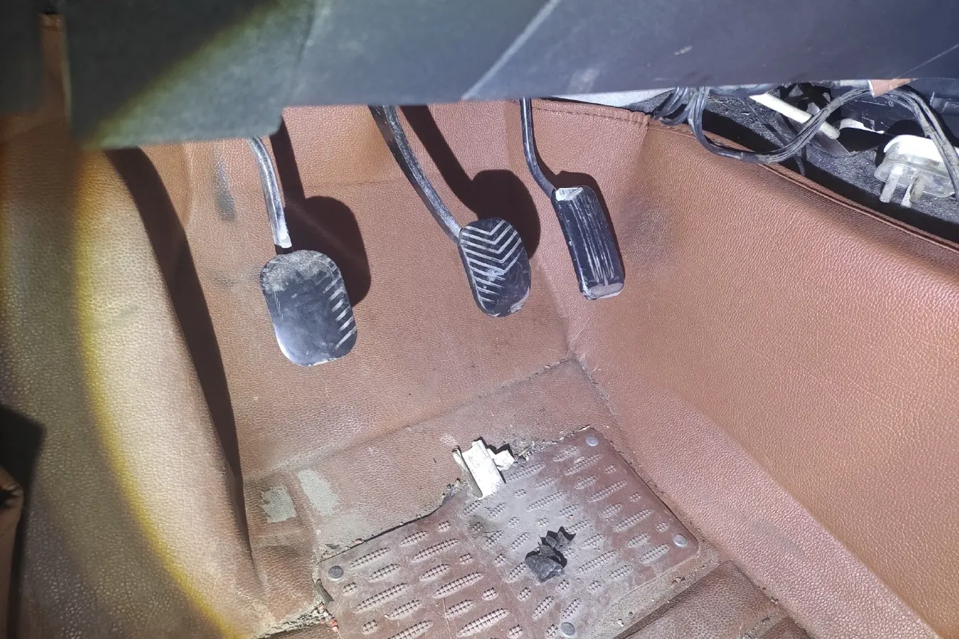 2014 DongFeng Fengon Fengon 330 1.5L 109HP L4 5MT,autocango,china used car exporter,china ev exporter,chinese used car exporter,chinese used ev exporter