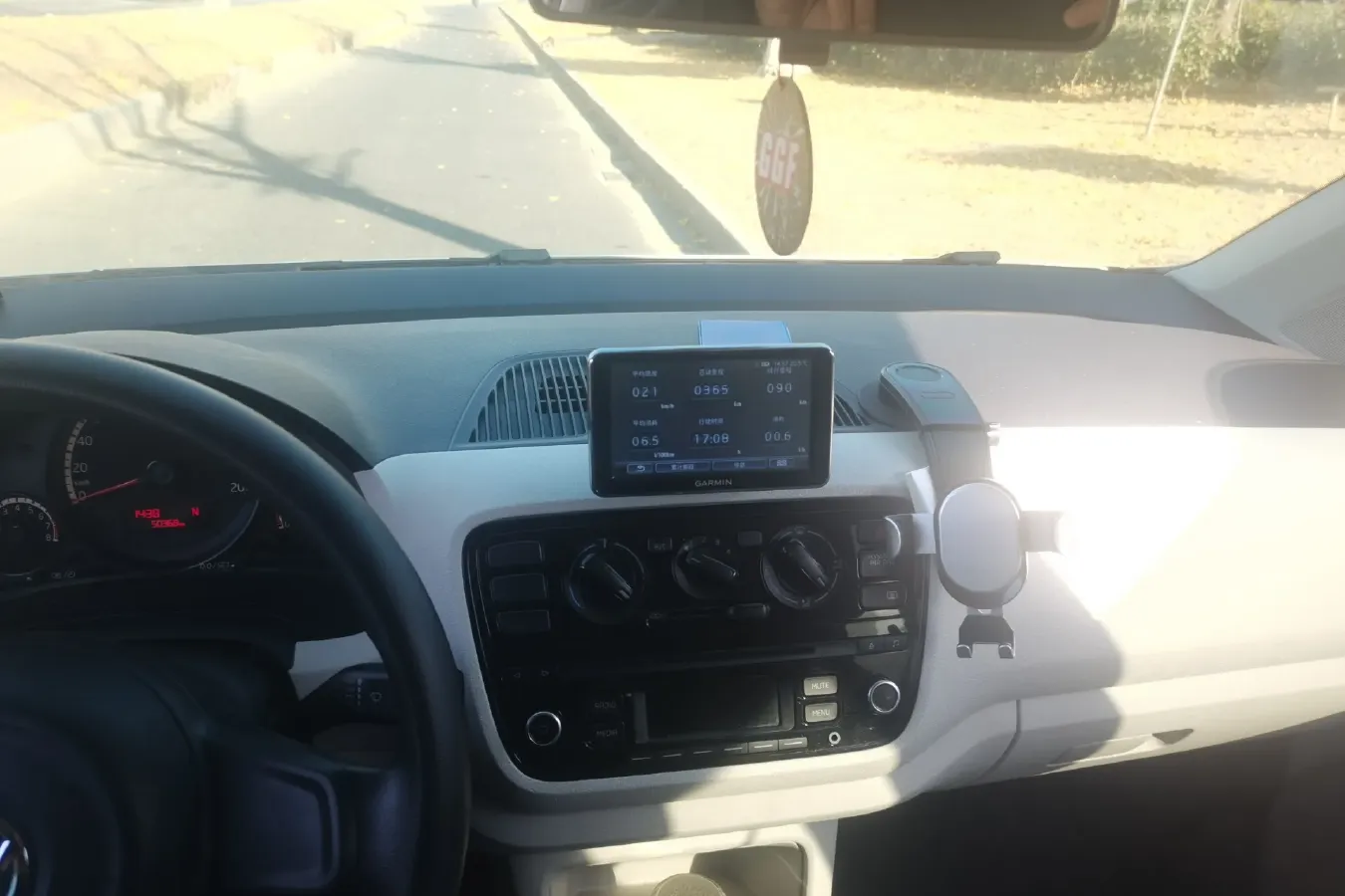 2015 Volkswagen up! 1.0L 75HP L3 5AMT,autocango,china used car exporter,china ev exporter,chinese used car exporter,chinese used ev exporter