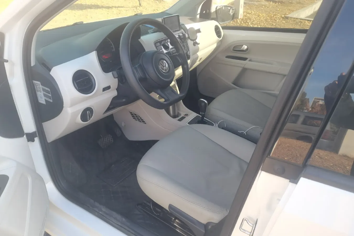 2015 Volkswagen up! 1.0L 75HP L3 5AMT,autocango,china used car exporter,china ev exporter,chinese used car exporter,chinese used ev exporter