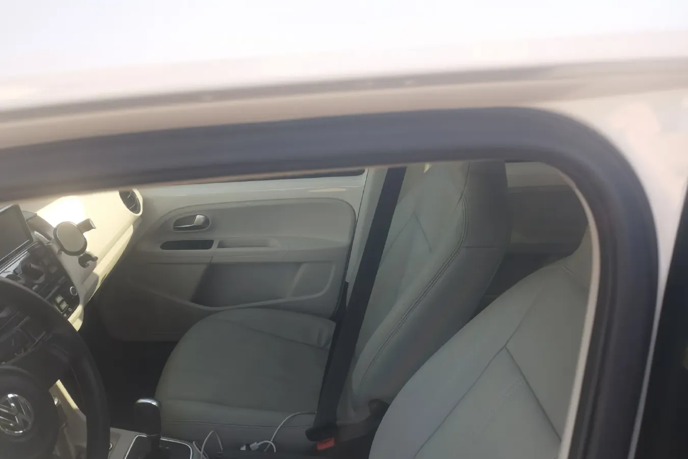 2015 Volkswagen up! 1.0L 75HP L3 5AMT,autocango,china used car exporter,china ev exporter,chinese used car exporter,chinese used ev exporter