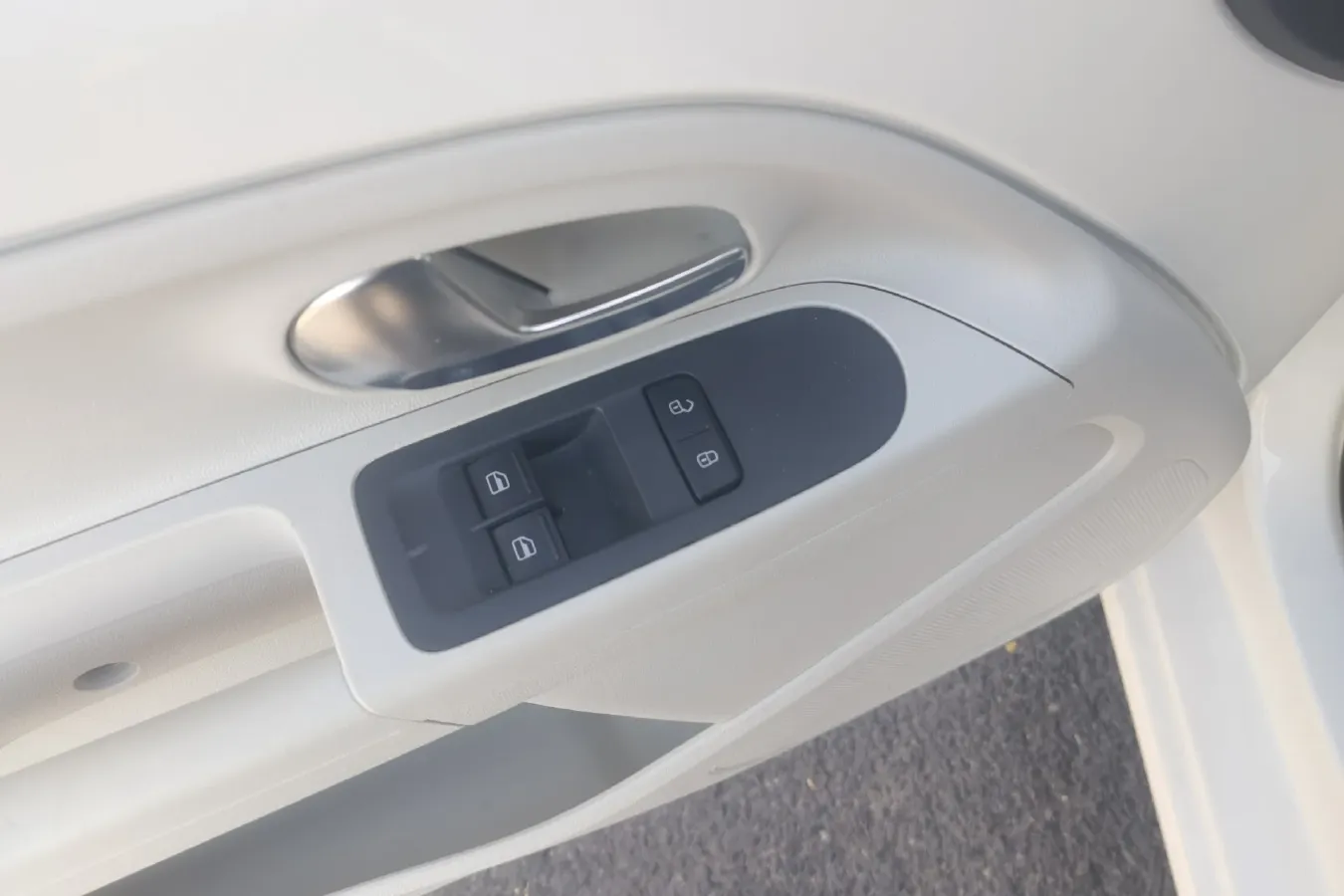 2015 Volkswagen up! 1.0L 75HP L3 5AMT,autocango,china used car exporter,china ev exporter,chinese used car exporter,chinese used ev exporter