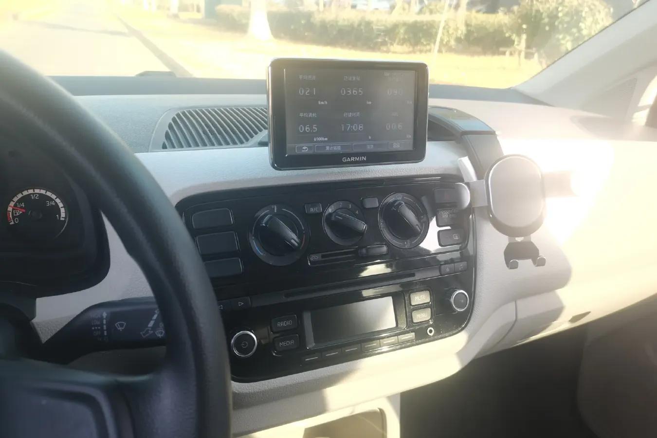 2015 Volkswagen up! 1.0L 75HP L3 5AMT,autocango,china used car exporter,china ev exporter,chinese used car exporter,chinese used ev exporter