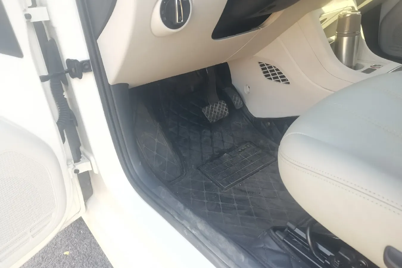 2015 Volkswagen up! 1.0L 75HP L3 5AMT,autocango,china used car exporter,china ev exporter,chinese used car exporter,chinese used ev exporter