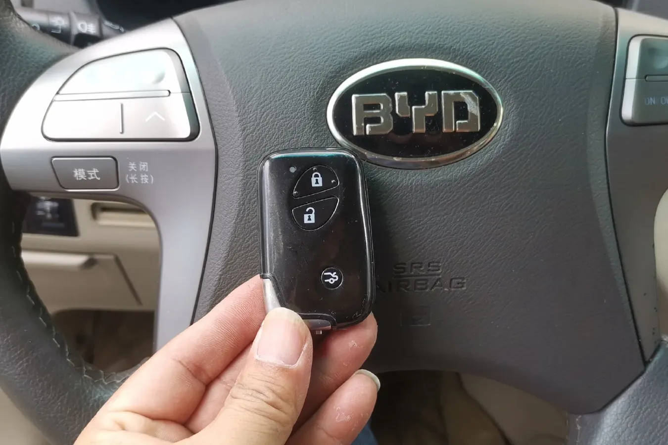 2013 BYD M6 2.0L 140HP L4 5MT,autocango,china used car exporter,china ev exporter,chinese used car exporter,chinese used ev exporter