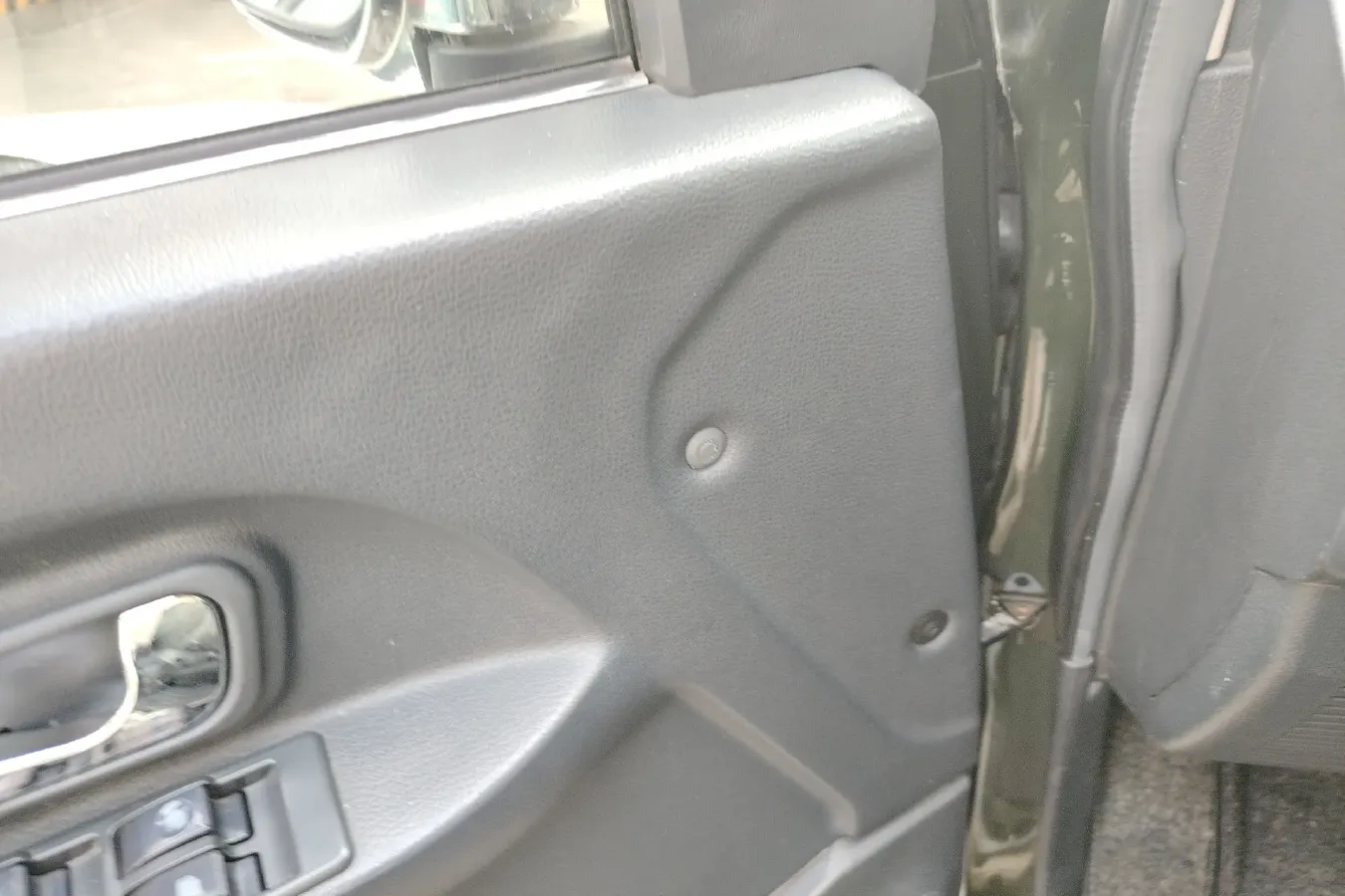 2013 Leopaard Black King Kong 2.2L 129HP L4 5MT,autocango,china used car exporter,china ev exporter,chinese used car exporter,chinese used ev exporter