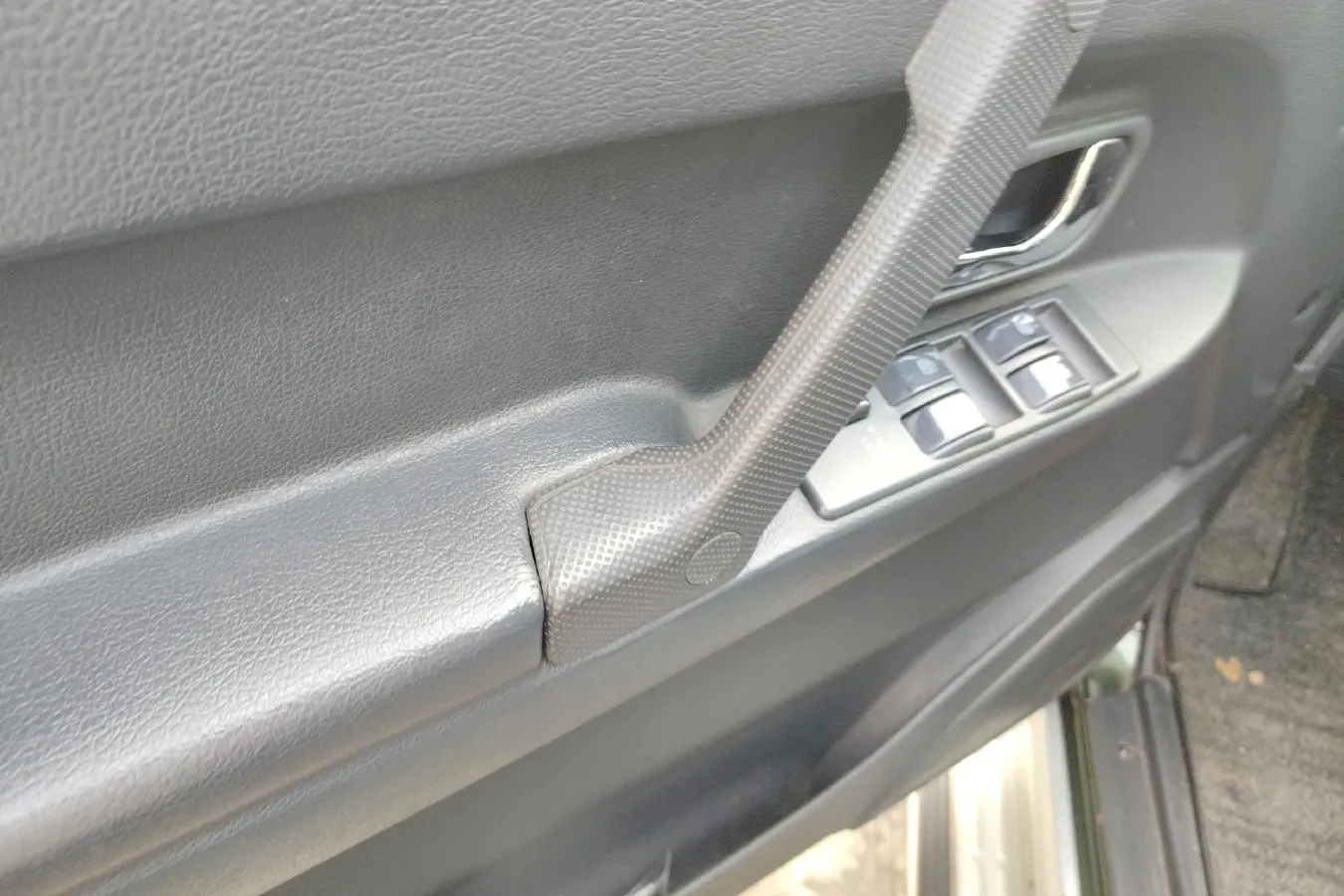 2013 Leopaard Black King Kong 2.2L 129HP L4 5MT,autocango,china used car exporter,china ev exporter,chinese used car exporter,chinese used ev exporter