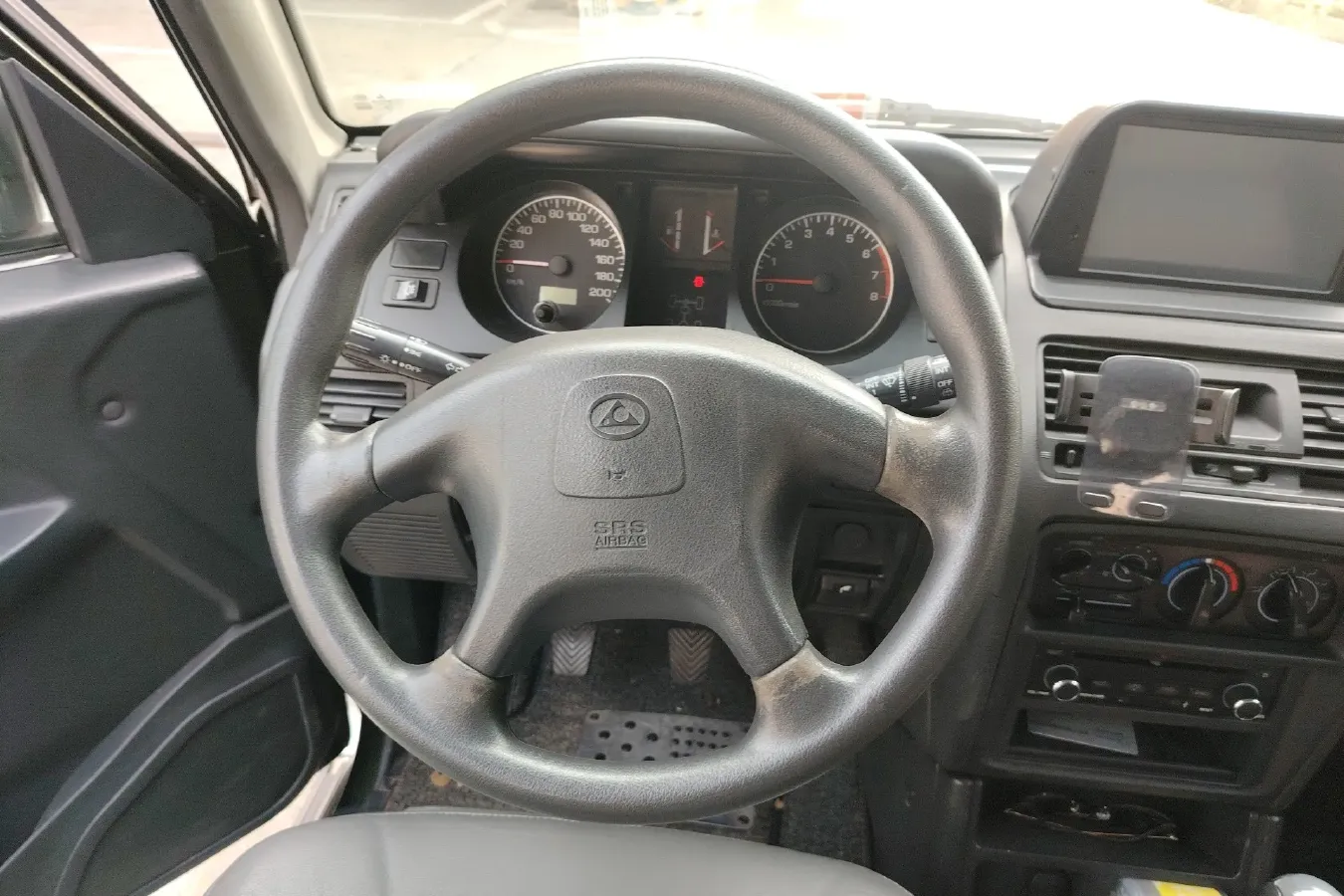 2013 Leopaard Black King Kong 2.2L 129HP L4 5MT,autocango,china used car exporter,china ev exporter,chinese used car exporter,chinese used ev exporter