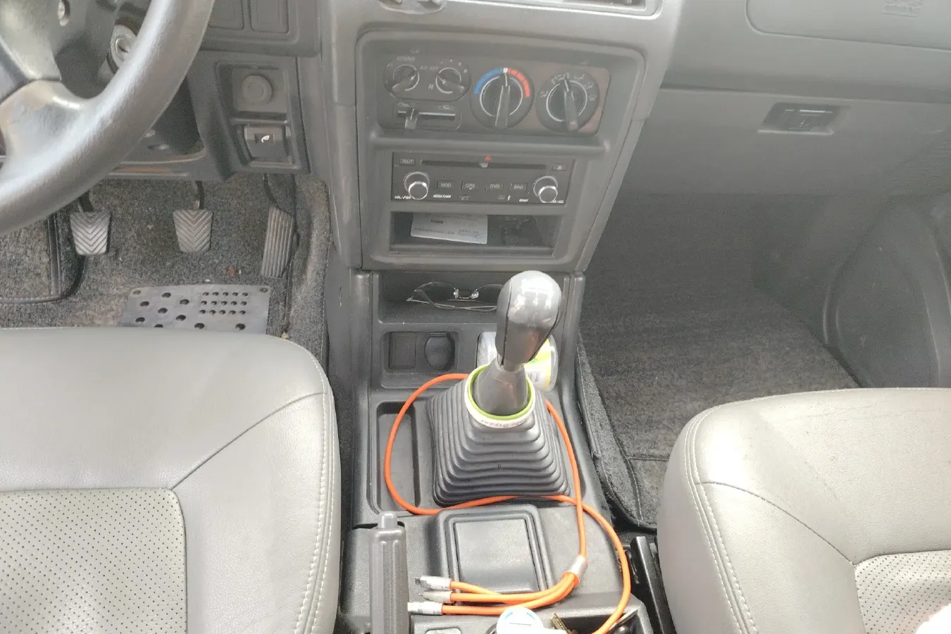 2013 Leopaard Black King Kong 2.2L 129HP L4 5MT,autocango,china used car exporter,china ev exporter,chinese used car exporter,chinese used ev exporter