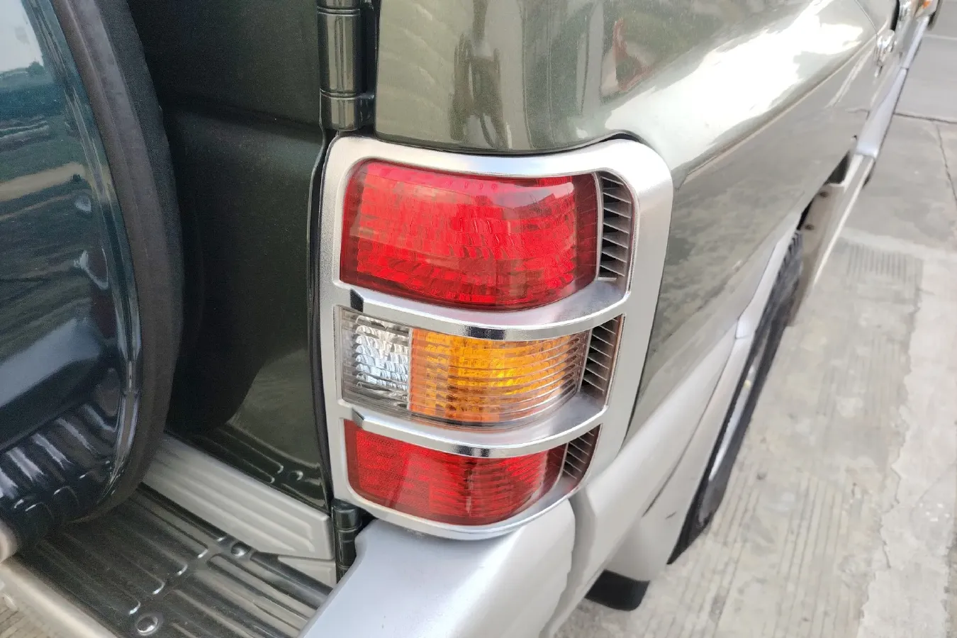 2013 Leopaard Black King Kong 2.2L 129HP L4 5MT,autocango,china used car exporter,china ev exporter,chinese used car exporter,chinese used ev exporter