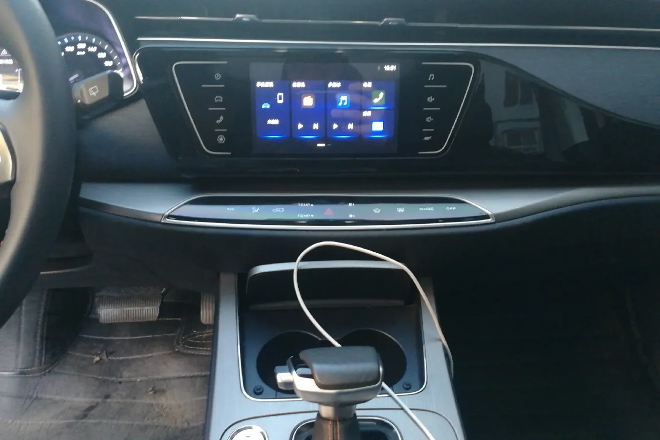 2020 ChangAn Oshan X7 1.5T 178HP L4 7DCT,autocango,china used car exporter,china ev exporter,chinese used car exporter,chinese used ev exporter