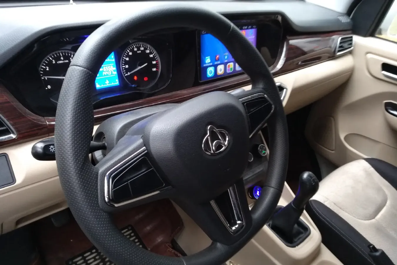 2022 ChangAn KuaYue KuaYueXing V3 1.5L 107HP L4 5MT,autocango,china used car exporter,china ev exporter,chinese used car exporter,chinese used ev exporter