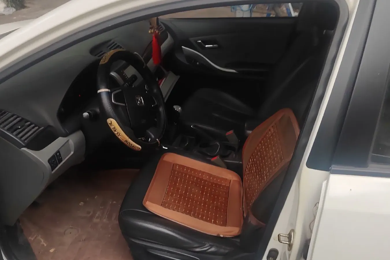 2013 Zotye Z300 1.5L 113HP L4 5MT,autocango,china used car exporter,china ev exporter,chinese used car exporter,chinese used ev exporter