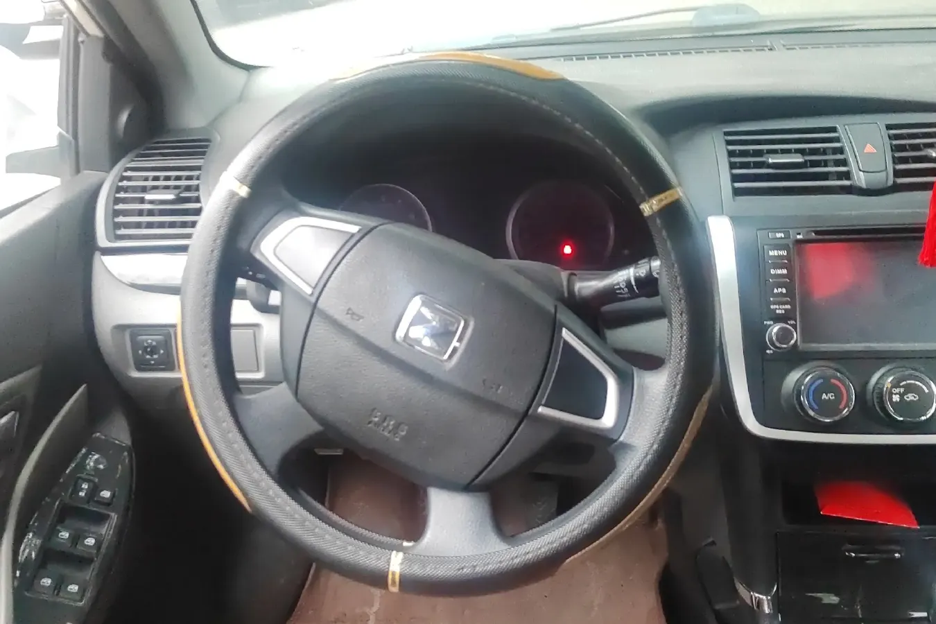 2013 Zotye Z300 1.5L 113HP L4 5MT,autocango,china used car exporter,china ev exporter,chinese used car exporter,chinese used ev exporter