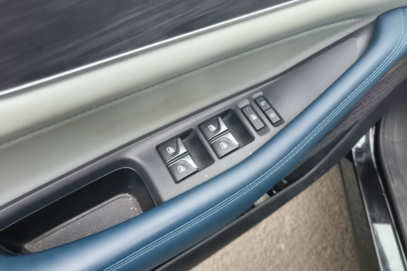 2022 ChangAn UNI-K iDD 1.5T 170HP L4 6TCT PHEV 30.74KWH,autocango,china used car exporter,china ev exporter,chinese used car exporter,chinese used ev exporter