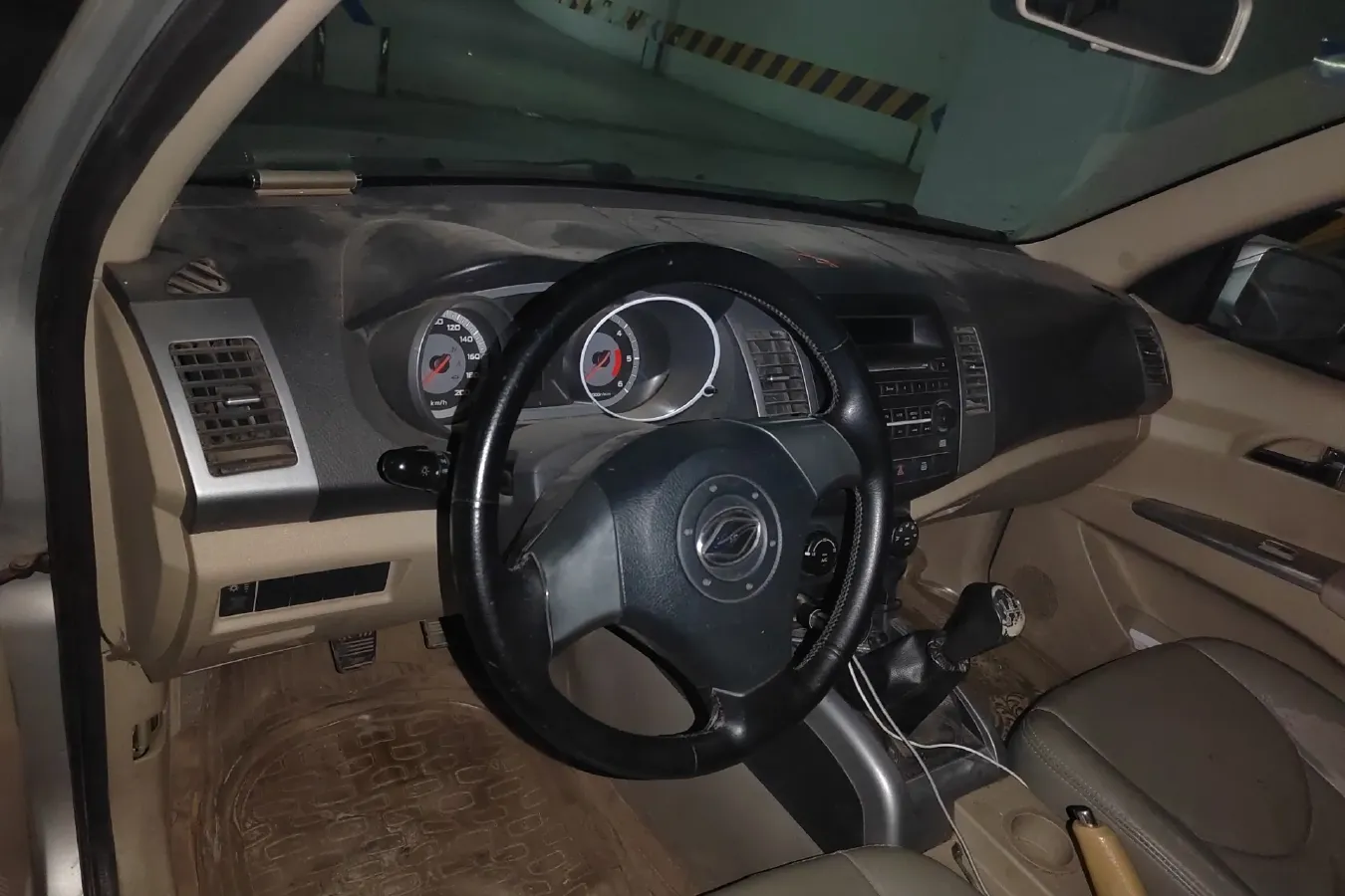 2009 Landwind X8 2.5T 143HP L4 5MT,autocango,china used car exporter,china ev exporter,chinese used car exporter,chinese used ev exporter