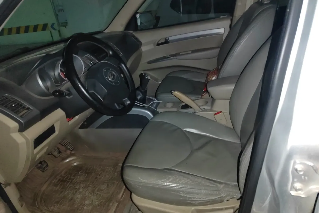 2009 Landwind X8 2.5T 143HP L4 5MT,autocango,china used car exporter,china ev exporter,chinese used car exporter,chinese used ev exporter