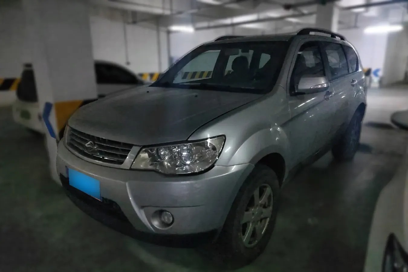 2009 Landwind X8 2.5T 143HP L4 5MT,autocango,china used car exporter,china ev exporter,chinese used car exporter,chinese used ev exporter