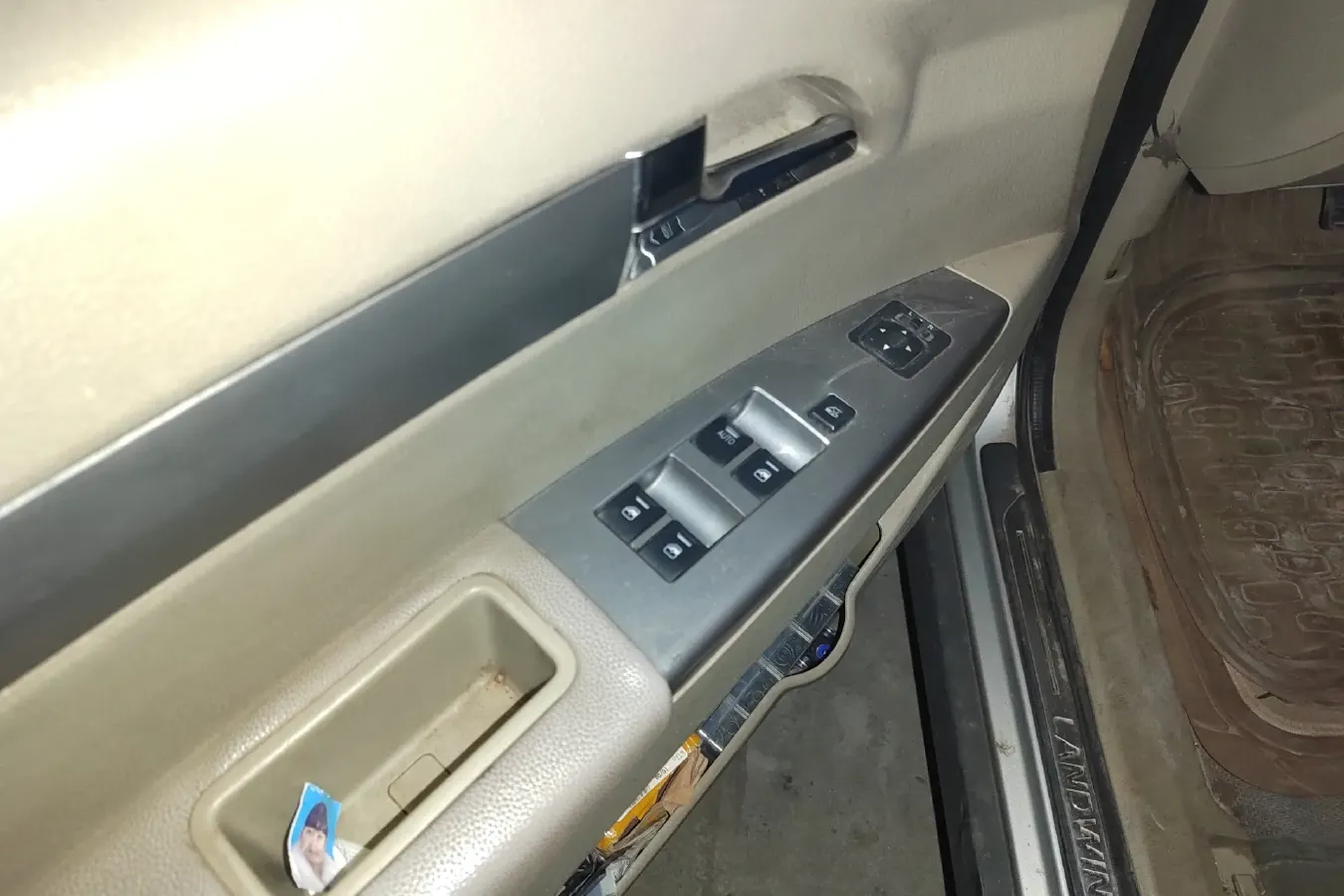 2009 Landwind X8 2.5T 143HP L4 5MT,autocango,china used car exporter,china ev exporter,chinese used car exporter,chinese used ev exporter