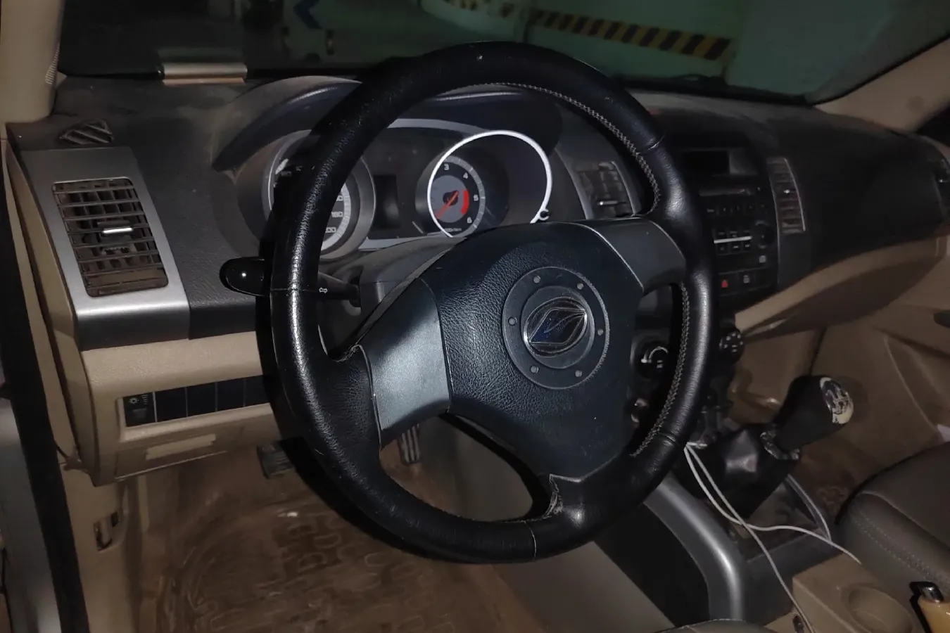 2009 Landwind X8 2.5T 143HP L4 5MT,autocango,china used car exporter,china ev exporter,chinese used car exporter,chinese used ev exporter