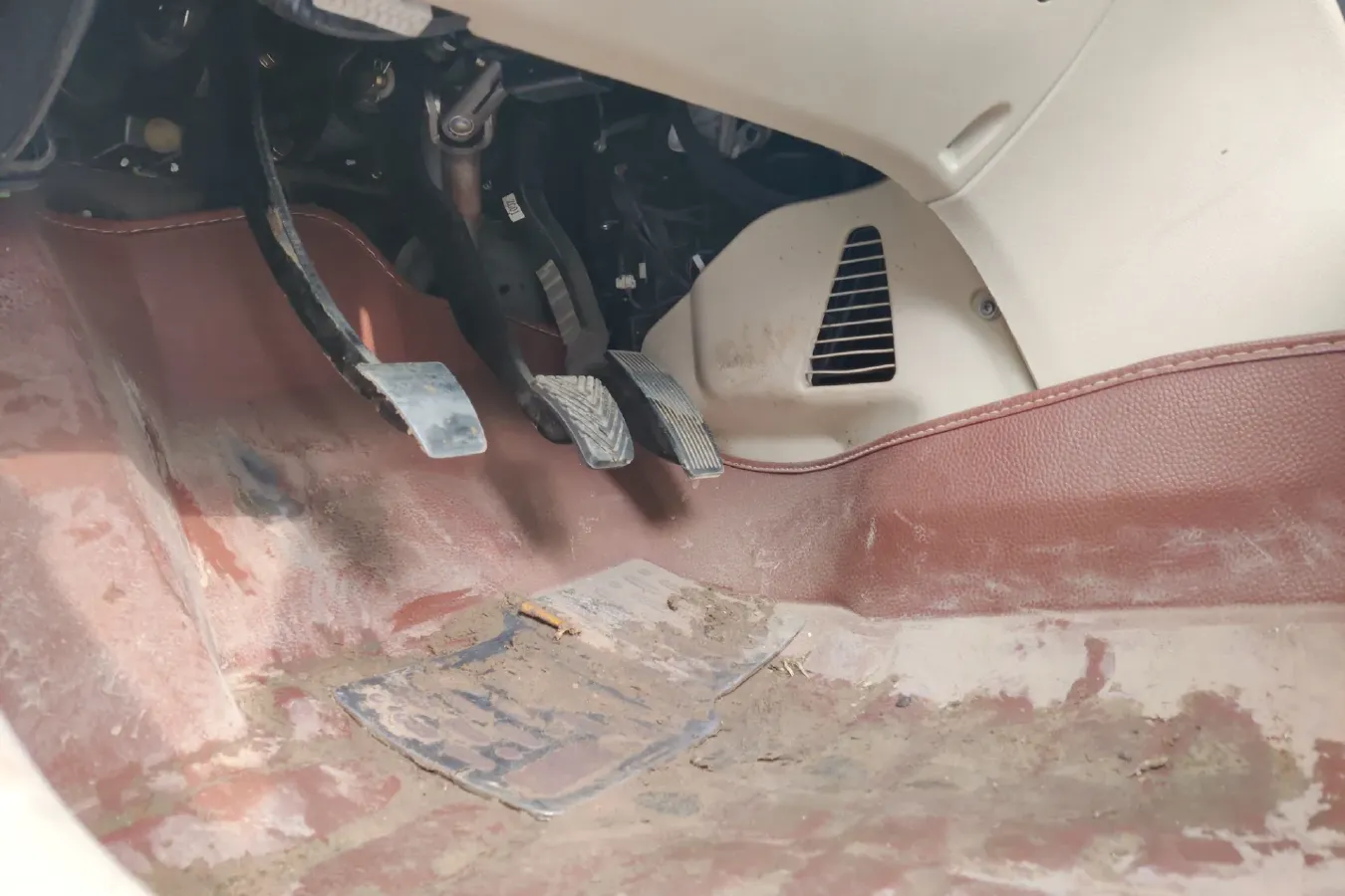 2012 JAC HeYue 1.5L 113HP L4 5MT,autocango,china used car exporter,china ev exporter,chinese used car exporter,chinese used ev exporter