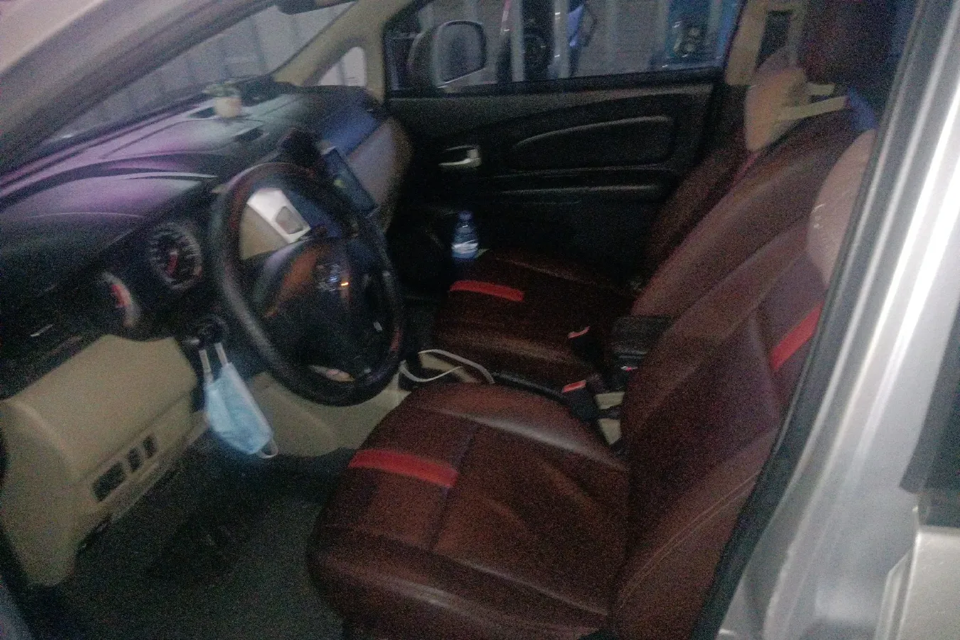 2013 Venucia R50 1.6L 117HP L4 4AT,autocango,china used car exporter,china ev exporter,chinese used car exporter,chinese used ev exporter