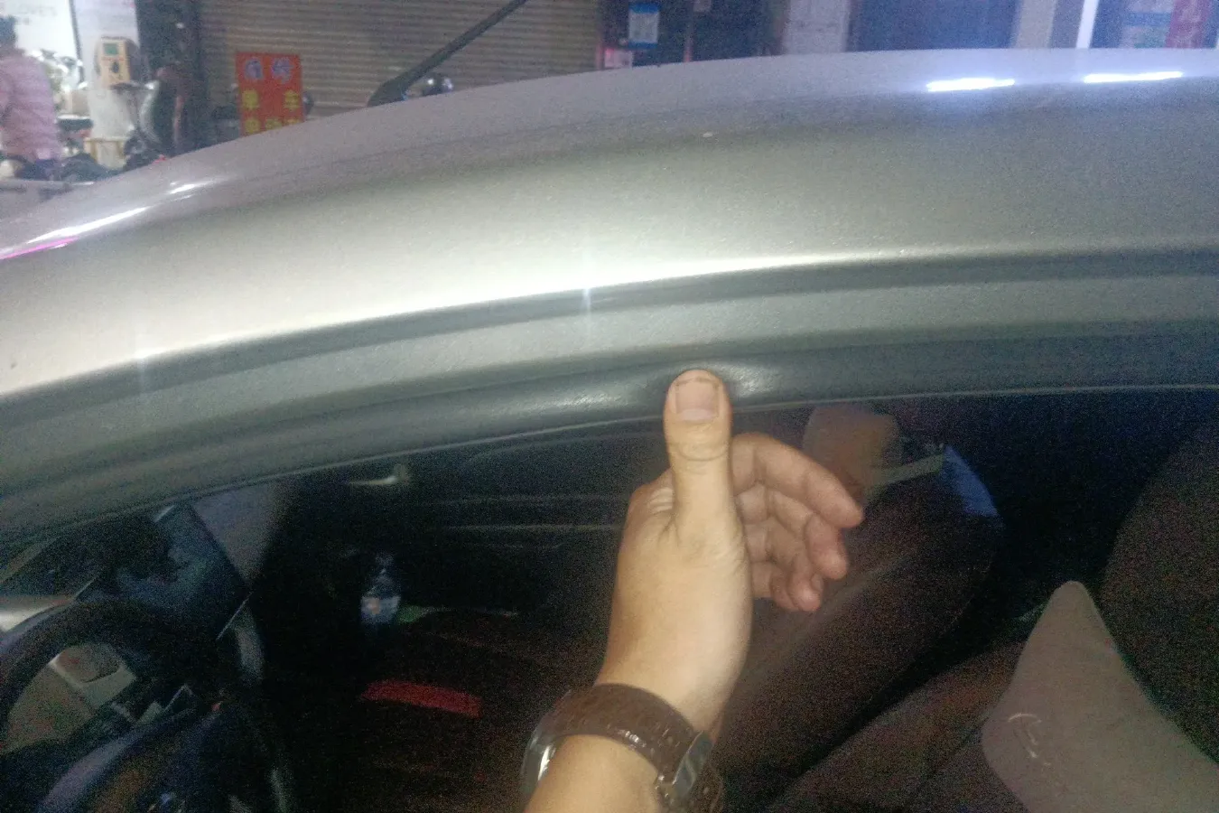 2013 Venucia R50 1.6L 117HP L4 4AT,autocango,china used car exporter,china ev exporter,chinese used car exporter,chinese used ev exporter