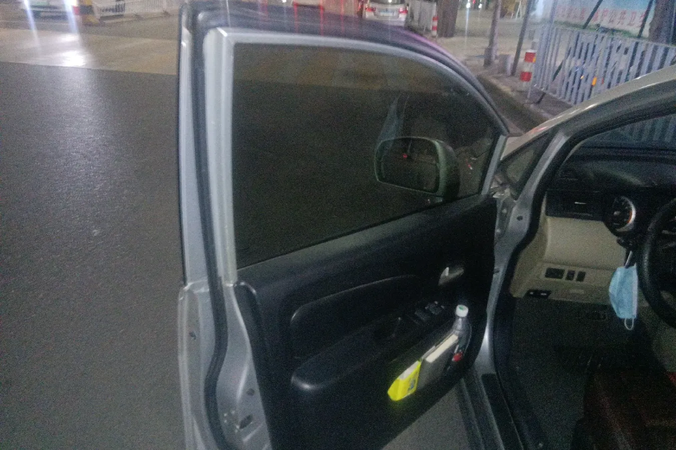 2013 Venucia R50 1.6L 117HP L4 4AT,autocango,china used car exporter,china ev exporter,chinese used car exporter,chinese used ev exporter