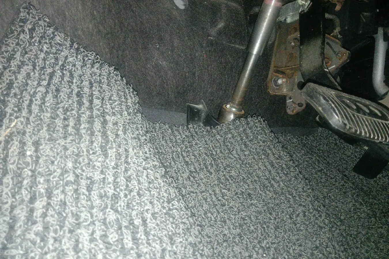 2013 Venucia R50 1.6L 117HP L4 4AT,autocango,china used car exporter,china ev exporter,chinese used car exporter,chinese used ev exporter